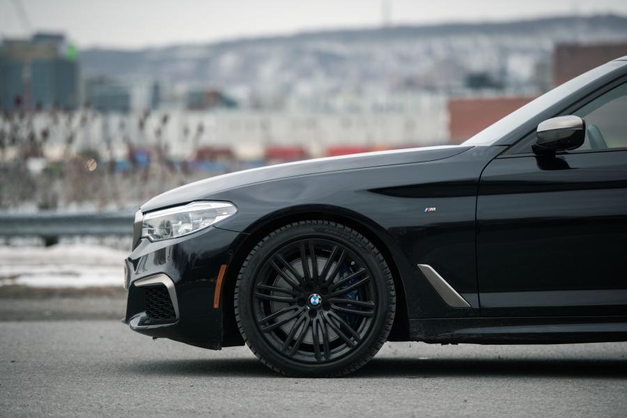 Колеса BMW M550i xDrive Sedan (G30) 2017 года  (NA) (фото 16 из 16)